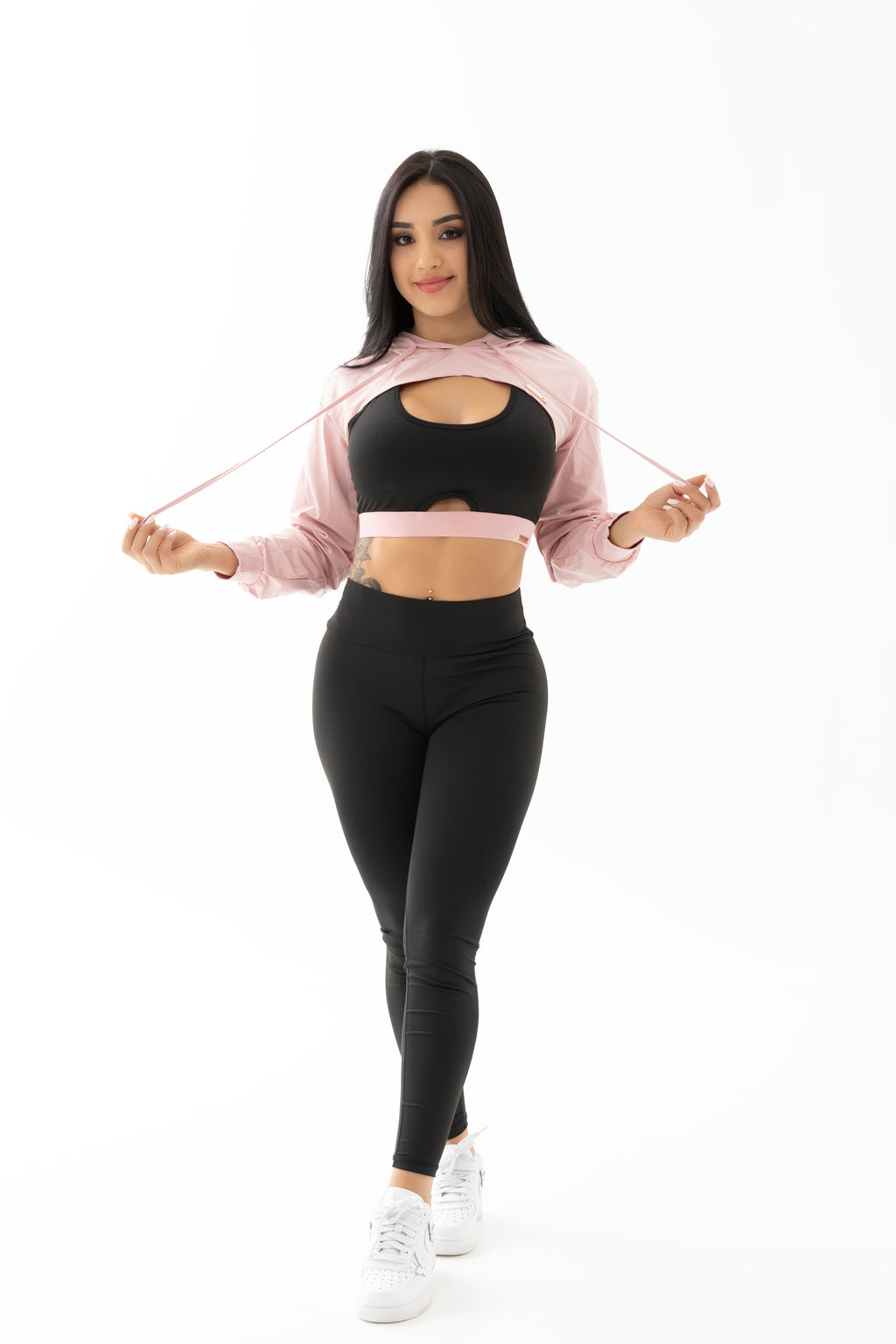 Conjunto negro y rosado de tres piezas con chompa, top y leggings