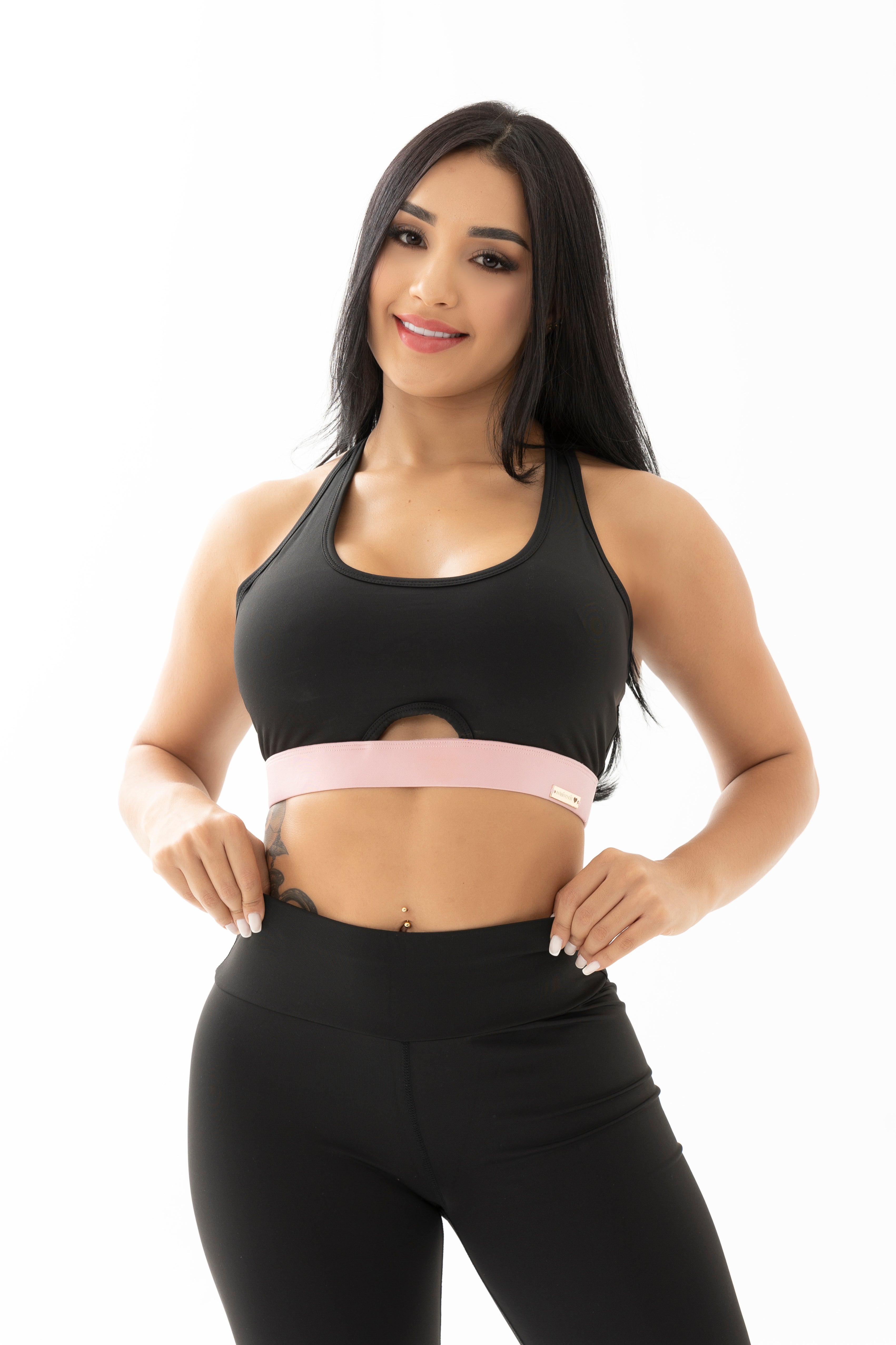 Conjunto negro y rosado de tres piezas con chompa, top y leggings