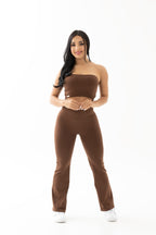 Conjunto café con leggings bota campana y top strapless