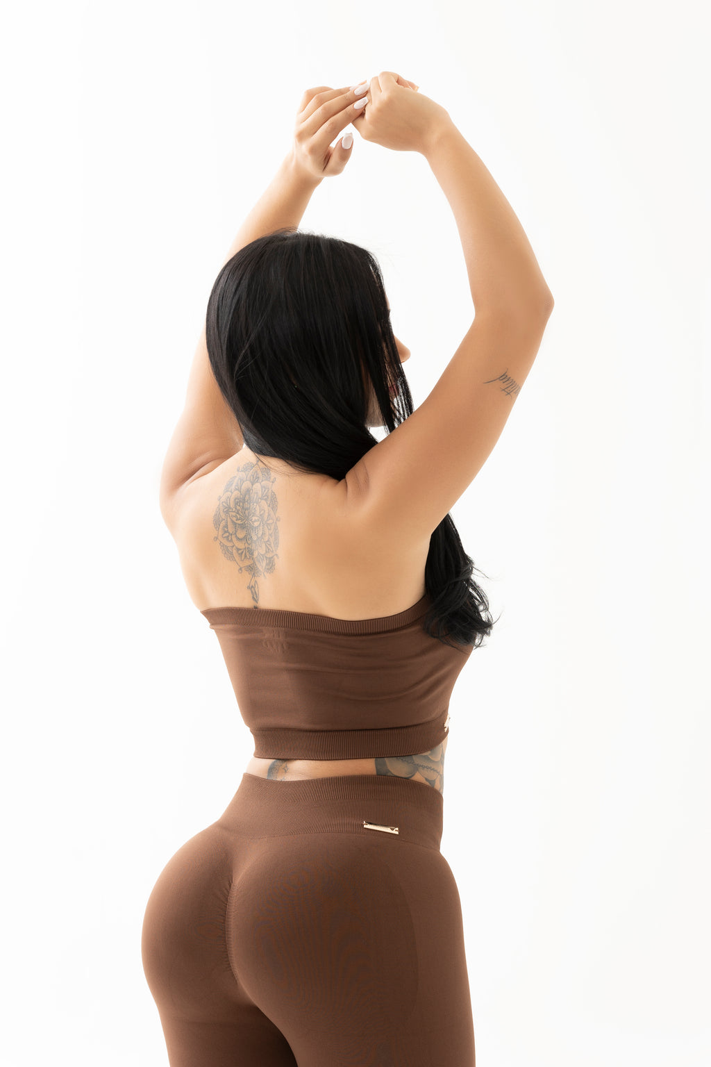 Conjunto café con leggings bota campana y top strapless