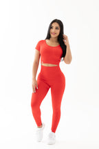 Conjunto rojo con leggings Push Up y top manga corta